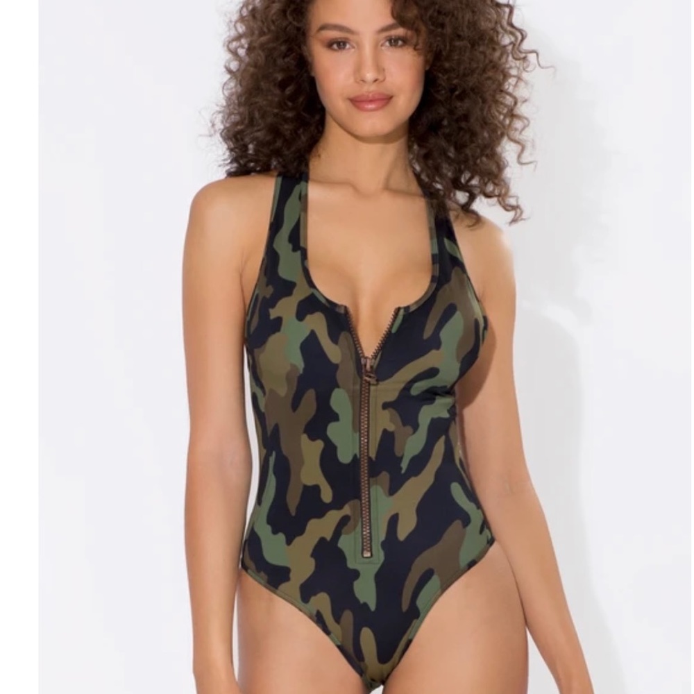 NWT Smart & Sexy Camouflage Swim Suit. Size M.